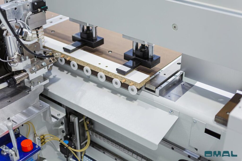 Maszyna CNC wiercenia otworów - wbijania kołków - osadzania okuć - podwójny obszar roboczy